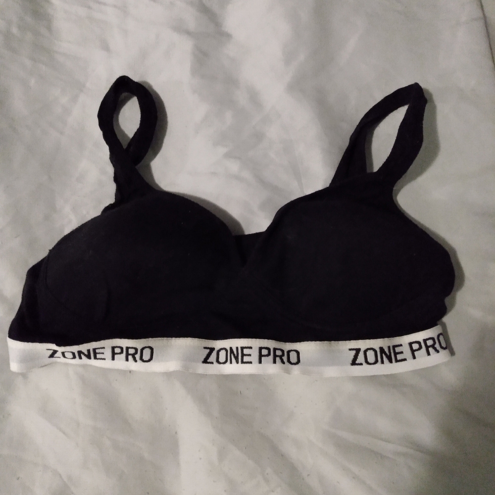 Black zone pro sports bra